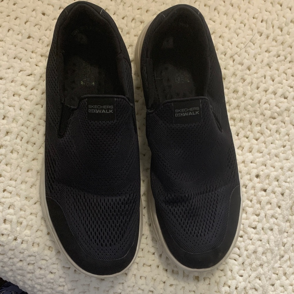 Men’s size 11 Sketchers